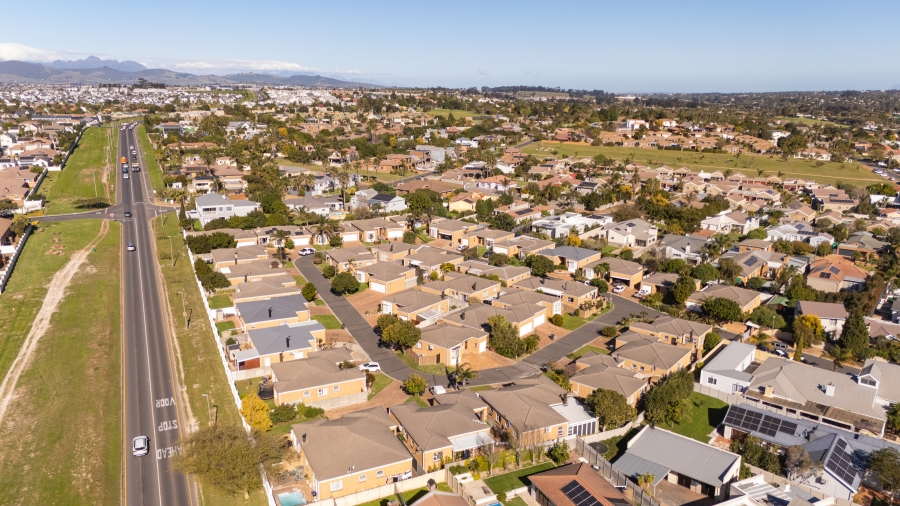 3 Bedroom Property for Sale in The Crest Western Cape